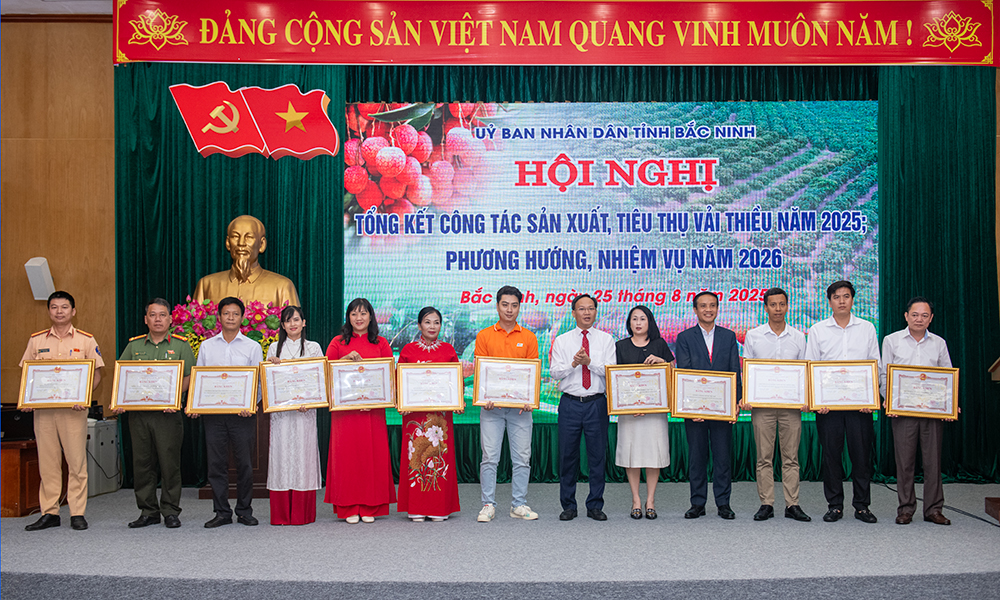 Sendo Farm vinh dự nhận bằng khen tại hội nghị tổng kết vải thiều 2025
